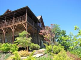 All Year Mountain Sunset Views - Updated cabin - Best view in Lake Lure cabin, αγροικία σε Lake Lure