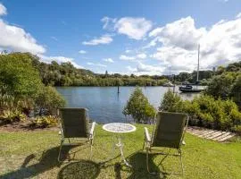 Roses by the Water - Kerikeri Holiday Home