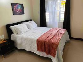 BellaRose at Colbeck Gated and Stylishly modern, cottage sa Old Harbour