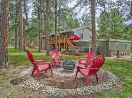 Mountain Sun Retreat - Family Home with Hot Tub, casa o chalet en Woodland Park