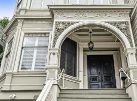 Historic & Charming Victorian Home Sleeps 11、サンフランシスコのコテージ
