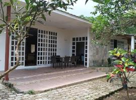 Alojamiento entero Galápagos, Puerto Ayora, Bellavista, Ecuador, holiday home in Bellavista