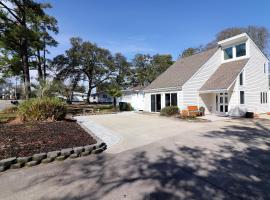 Shello Chalet, a quiet home close to the beach, hotel en Myrtle Beach