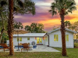 Sawyer by AvantStay Stunning Isle Of Palms Home w Pool, cottage in Isle of Palms
