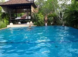 The Griya Harmoni Cozy 4BRV 15 mins to Ubud centre