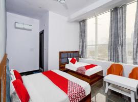 Hotel Ic Tower Near Noida Sector Metro Station, three-star hotel in Indirapuram