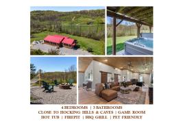 Spacious Cabin Near Hocking Hills and Caves with Hot Tub and Firepit, khách sạn ở Laurelville
