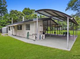 White Patch On The Water!, pet-friendly hotel in Old Bribie
