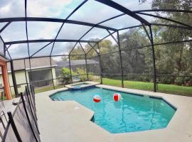 Panoramic 4BR Superior Pool Home near Disney Parks, hotel v destinaci Davenport