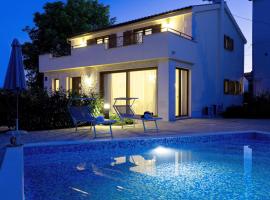Pool Villa Mare - Happy Rentals, hotel in Sveti Anton