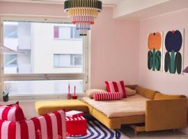 헬싱키 Iittala & Arabia Design Centre 근처 호텔 Candy-Colored Two-Room Condo with Sweet views
