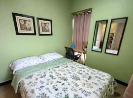 Visayas Ave Condo Unit 1 bedroom not a studio!!, hotel v destinaci Manila