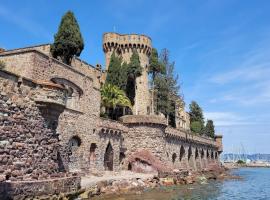 Hôtel de la Corniche d'Or、マンドリュー・ラ・ナプールのホテル