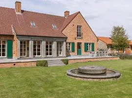 Huswell - Authentic Serene Vacation Hideaway with Pond
