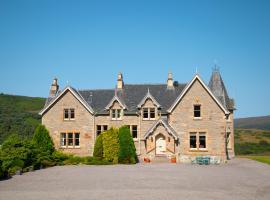Inveroykel Lodge at Rosehall, hotel with parking in Rosehall