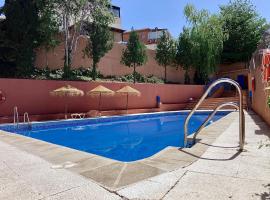 CASA LOS ABETOS cerca de la Alhambra y Sierra Nevada, hotel u gradu Cenes de la Vega