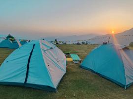 Pahadlok Bhadraj Camp Site, кемпинг в городе Массури