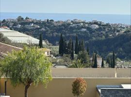 Villa de charme 6 Pièces avec Vue Mer sur les Hauteurs de Nice, hotel a Nizza