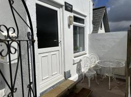Remarkable 2-Bed Lodge in Hayle, hotel in Hayle