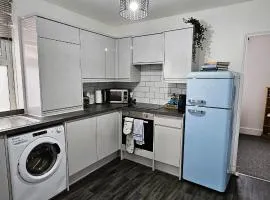 Spacious 2 Bed Flat in Central Plymouth