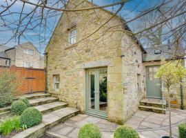 Garden Stable at Hallsteads: Luxury Stone Cottage, with Parking, hotel u gradu Alnmouth