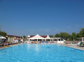 Holiday Home Camping Butterfly-1 by Interhome, hotel v destinaci Peschiera del Garda
