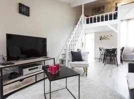 Spacious 2-Bedroom Family Duplex with Free Parking and Netflix
