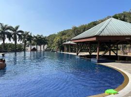 Aveda Suites at Aamby Valley city, hotel v destinaci Lonavala