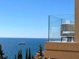 MyBlueVista LUXURY WELLNESS VILLA La Mer NEAR MONACO, hotel a Roquebrune-Cap-Martin