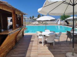 Sunset Village, hotell i Marina di Montenero