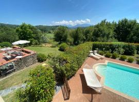 Beautiful Villa Surrounded by Forests, hotel din Serricciolo
