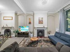 4BR House with Garage near ICC & Darling Harbour & CBD