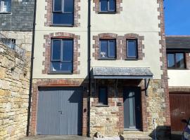 4 Bed House in Lovely Cornish Town, hotel u gradu 'Saint Columb Major'