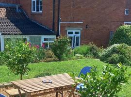 Pass the Keys Tor-View Glastonbury Home with pod garden, hotell i Glastonbury
