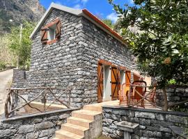 Traditional House, atostogų namelis mieste Curral das Freiras