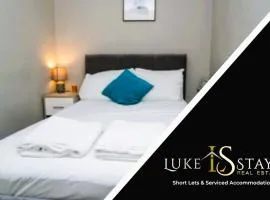Luke Stays - Front Street