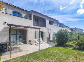 Gorgeous Home In Saint-laurent-de-la-ca With Outdoor Swimming Pool、サン・ローラン・ド・ラ・カブレリスのヴィラ