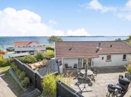 Amazing Home In Grsten With House Sea View, villa in Gråsten