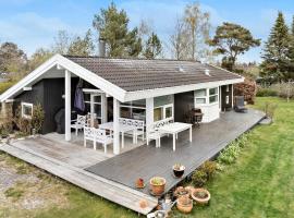 Stunning Home In Dronningmlle With Wifi, Hotel mit Parkplatz in Dronningmølle