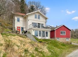 Awesome Home In Kungsbacka With House Sea View，孔斯巴卡的小屋