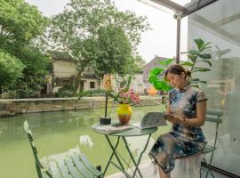 Tongli Slowlife River View Inn, отель в Сучжоу