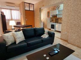 Moody & cozy 1br in city center, apartment sa Luanda