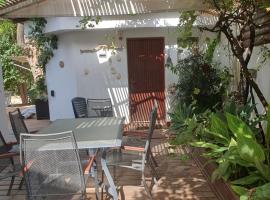 הביקתה בגן, hotel v destinaci Bet H̱ashmonay