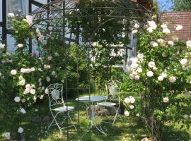 Ferienwohnung Adolfshof 1, hotel med parkering i Malente