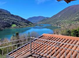 Villa Dall'Angelo Attico Mountain Lake Endine Hospitality, prázdninový dům v destinaci Endine Gaiano