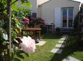 MER à pied Vrai lit LINGE FOURNI JARDIN Vélos bienvenus