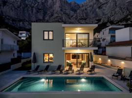 Villa Bava - Swimming Pool With Sea View, hotel en Makarska