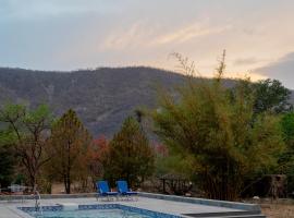 Surya Bagh - A Luxury Hideaway, country house in Dogeta
