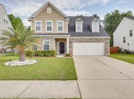 Pet-Friendly Ladson Home 23 Mi to Charleston!, holiday home in Ladson