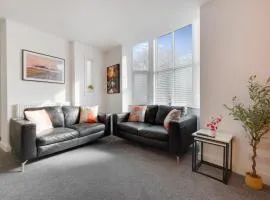 NEW! Stylish 5-Bed Apartment in Stockton-on-tees by Stay With Us, Perfect for Contractors & Large Groups, FREE Parking!